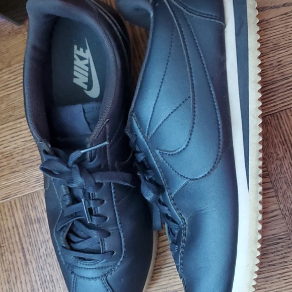 Nike Cortez - Picture 2 of 4